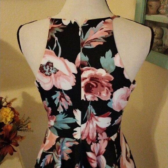 Papaya Ponte Floral Dress - Picture 4 of 11